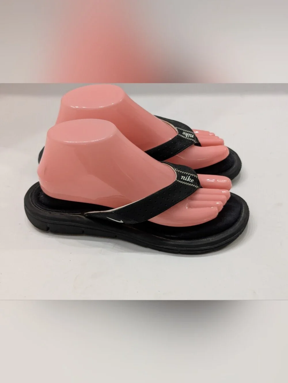 Nike Women's 8 Comfort Footbed Black White Flip Flop Thong Sandals 354925-011
